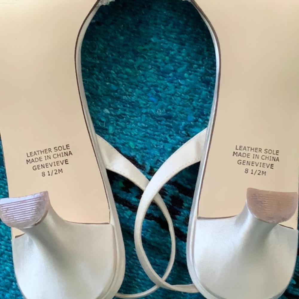 Karen Scott Pearl & Satin Dress shoes, size 8.5 - Picture 4 of 4